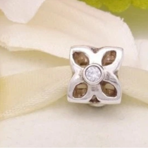 Authentic Pandora Silver Clear LATTICE FLOWER 4 Petal Charm RETIRED - Picture 1 of 4